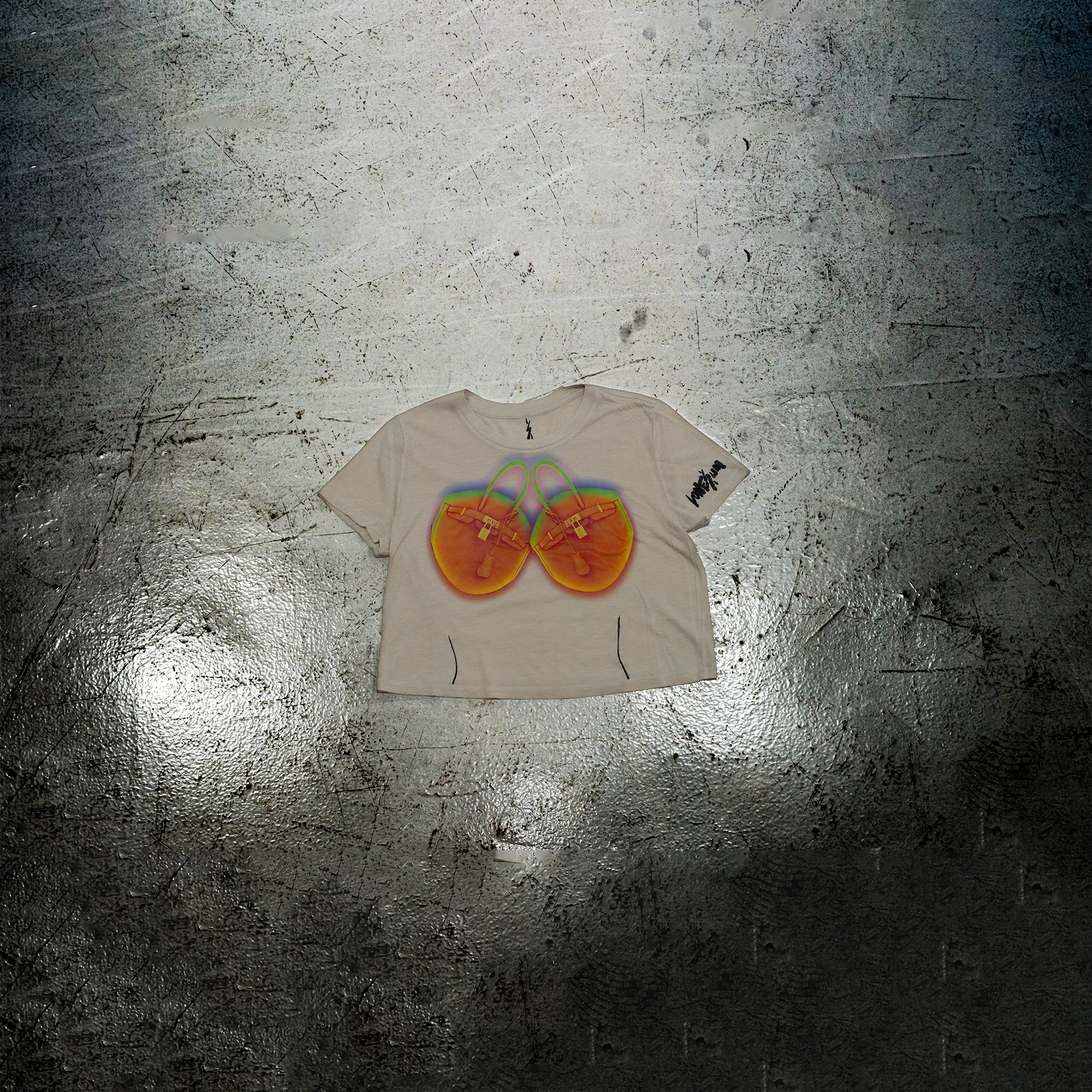 "BRKN YTTS" CROP TOP